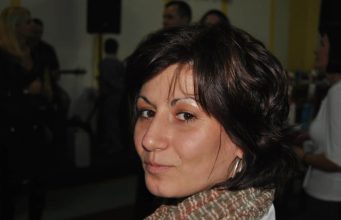 ŠTA ODAJE NEKULTURNU ŽENU – samo obratite pažnju da li radi ove 4 stvari i sve će vam biti jasno