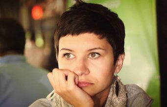 Muškarci se boje pametnih žena – 8 znakove da ste jedna od njih