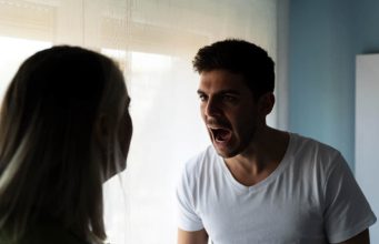 Ako izgovara ove 3 rečenice, bježite od njega – to je manipulator: Svojom slatkorječivošću će vas odvesti ravno u pakao