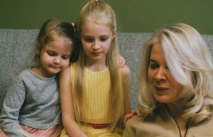 Mama osmislila savršen odgovor bakama koje misle da znaju sve o odgoju
