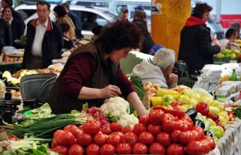 Nema otrovnijeg povrća od ovog: Prepuno je pesticida, a svakodnevno se kupuje