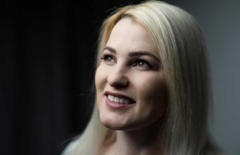 7 razloga zašto se muškarci toliko boje pametnih žena – ovo ih najviše plaši