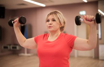 Trener: Imate 50 godina ili više? Prestanite imati ove navike ako želite smršavjeti