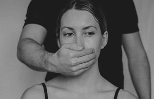 Ako muškarac radi ovih 6 stvari, misli da ste glupi