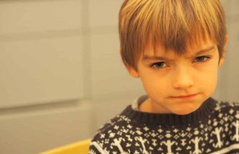 PRAZNINA ZA ČITAV ŽIVOT: Pet znakova koji otkrivaju da osoba u djetinjstvu nije dobila dovoljno ljubavi