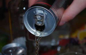 Razara bubrege, a većina ga pije kao ludi: Ovo piće gore je od alkohola, bolje ga izbjegavajte