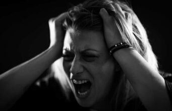 POSLJEDICE PREVARE NA PSIHU ŽENE: Anksioznost, depresija i traume – psiholog objašnjava