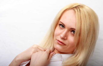 Žena iz mog komšiluka bila je oličenje dobrote – dok nisam otkrila 8 trikova koje koristi da svima uništi život