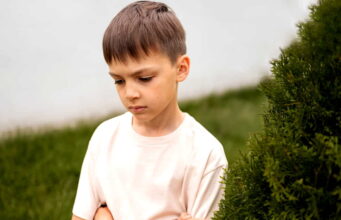 Znate li koji psihički poremećaji i mentalne bolesti prijete djetetu koje nije dobilo dovoljno ljubavi u djetinjstvu – liječnik upozorava na 4 stvari