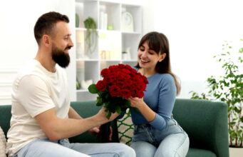 Zaljubljen do ušiju ili obični glumac? Evo kako otkriti razliku