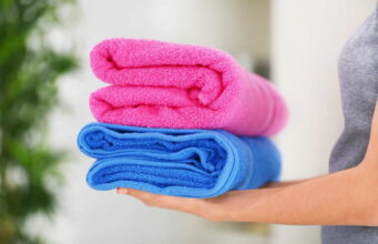 Pitali smo 5 čistačica kako omekšati peškire: Sve su dale isti odgovor – trebaju vam samo 2 prirodna sastojka