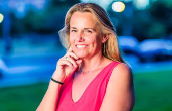 Istraživanje pokazuje: Žene starije od 40 su privlačnije jer ZRAČE ovih 6 osobina (br. 5 obara svakog muškarca s nogu)