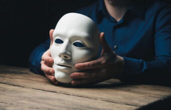 U 9 SITUACIJA PADAJU MASKE: Da biste saznali kakav je neko čovjek, izvedite ga na ova mjesta