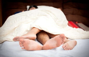 3 greške koje žene rade tokom intimnog odnosa misleći da to muškarci vole